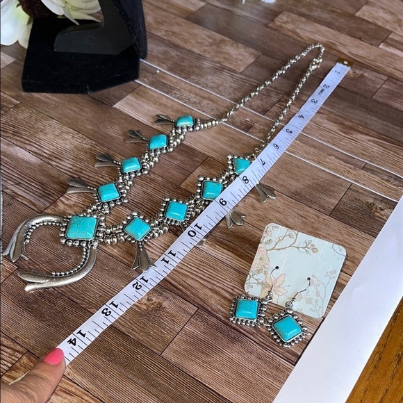 Elegant Turquoise and Silver Necklace Set - Picture 4 of 5